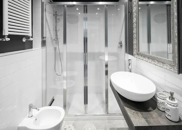 Nella Movida Di Isola-porta Nuova *